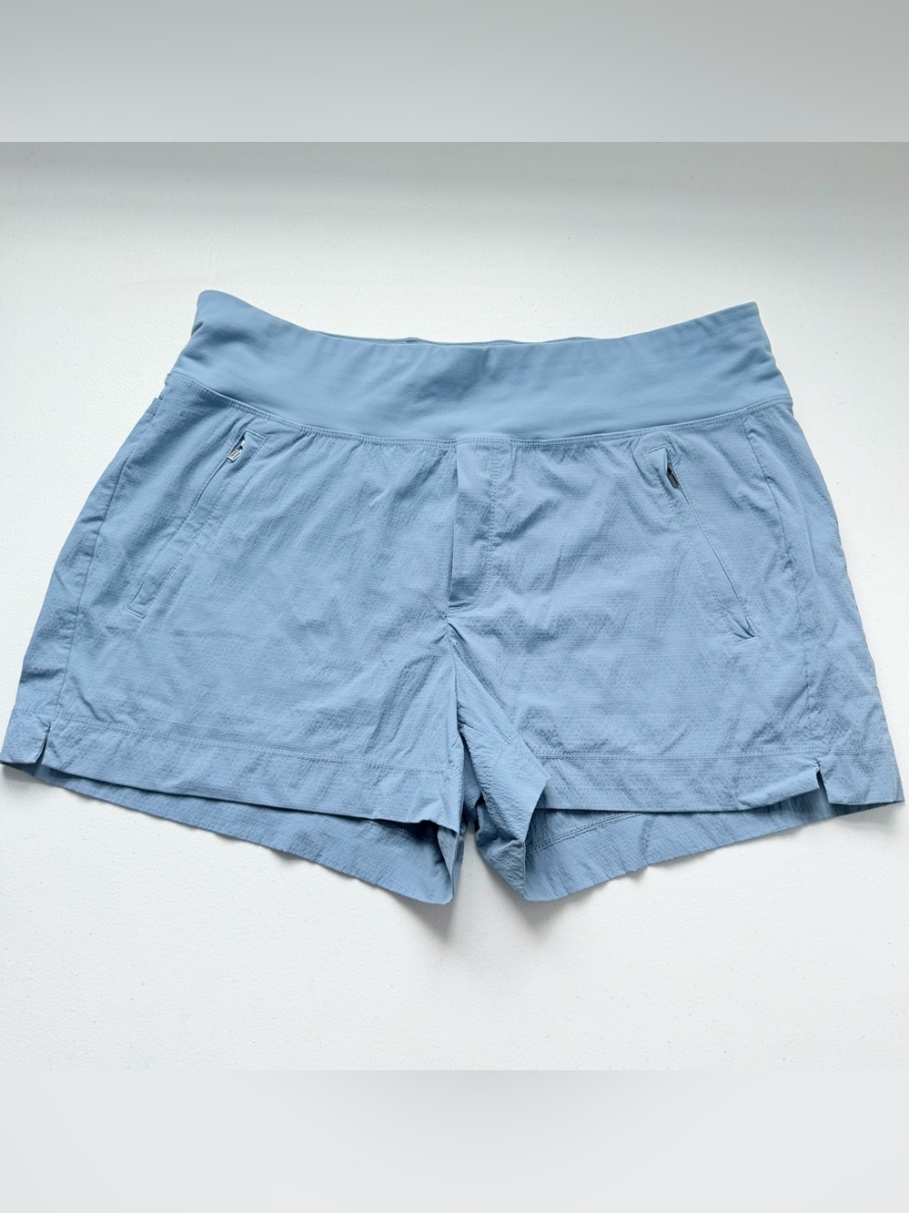Athleta Trekkie North Shorts Blue Lightweight Hiking Travel Activewear Size 16